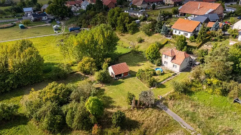 Prodej pozemku pro bydlení, Uhersko, 3765 m2