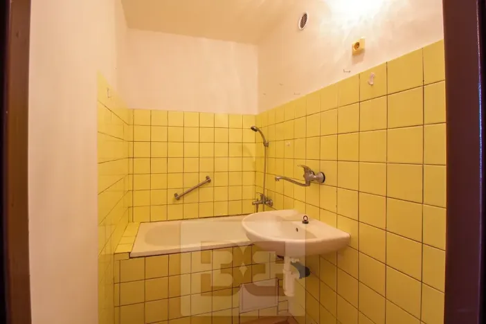 Pronájem bytu 2+kk, Praha - Kobylisy, Kyselova, 45 m2