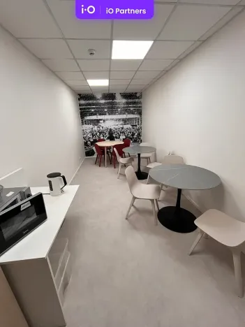 Pronájem kanceláře, Praha - Holešovice, Dělnická, 1251 m2