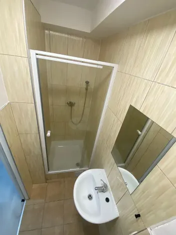 Pronájem bytu 1+kk, Praha - Hlubočepy, Na Zlíchově, 17 m2