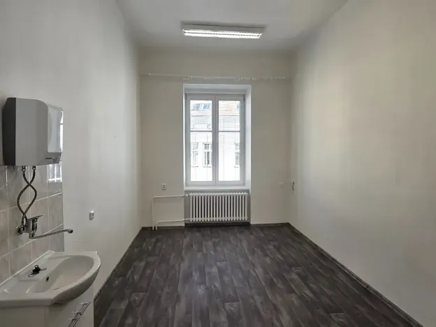 Pronájem kanceláře, Hradec Králové, Československé armády, 15 m2