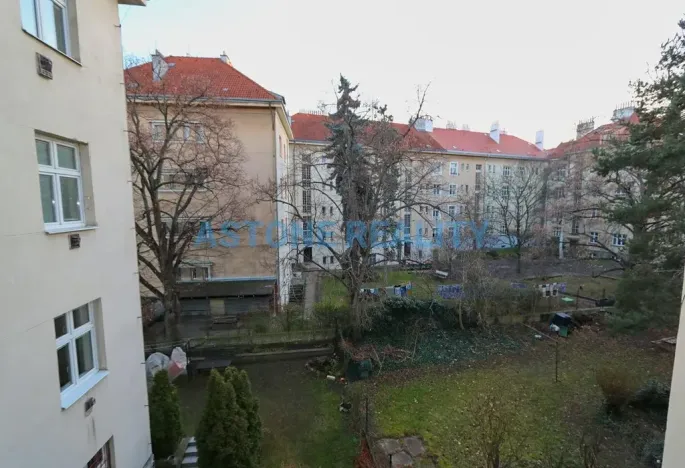 Pronájem bytu 1+kk, Praha - Nusle, Na Jezerce, 39 m2
