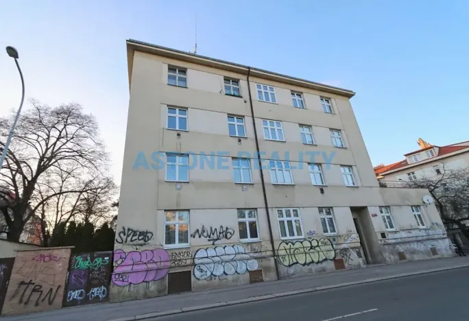 Pronájem bytu 1+kk, Praha - Nusle, Na Jezerce, 39 m2