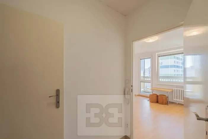 Pronájem bytu 1+kk, Praha - Troja, Lešenská, 26 m2