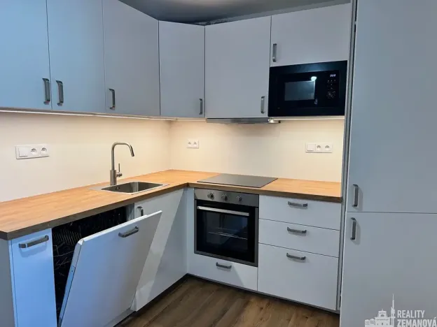 Pronájem bytu 2+kk, Praha - Vysočany, Kolbenova, 60 m2