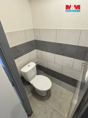Pronájem kanceláře, Králův Dvůr, Tovární, 38 m2