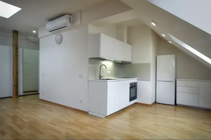 Pronájem bytu 1+1, Praha - Karlín, Sokolovská, 65 m2