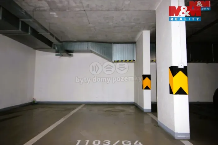 Prodej garážového stání, Praha, Poděbradská, 12 m2