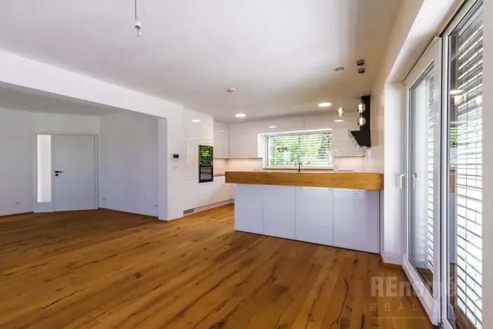 Pronájem rodinného domu, Jesenice, Průběžná, 200 m2