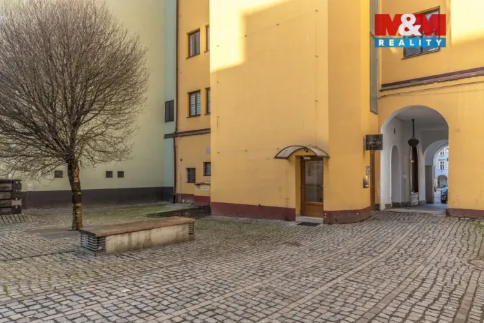 Pronájem obchodního prostoru, Liberec - Liberec IV-Perštýn, nám. Dr. E. Beneše, 100 m2