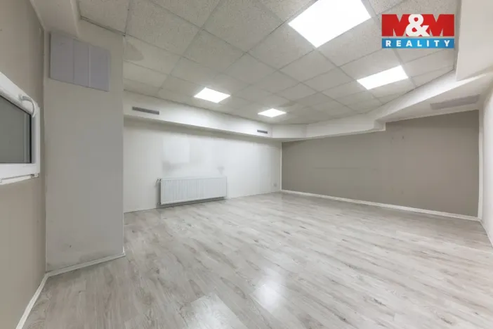 Pronájem obchodního prostoru, Liberec - Liberec IV-Perštýn, nám. Dr. E. Beneše, 100 m2