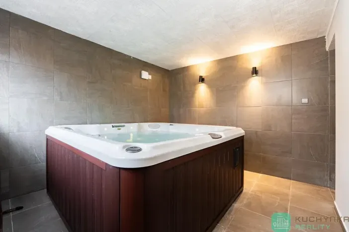 Prodej rodinného domu, Loučná pod Klínovcem, 183 m2