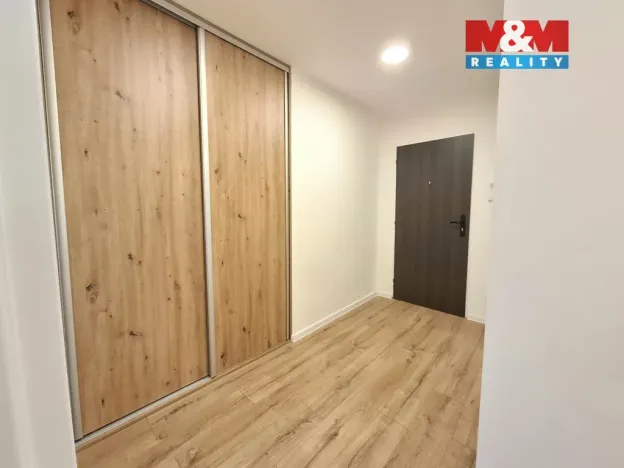 Prodej bytu 2+1, Ostrov, Luční, 71 m2