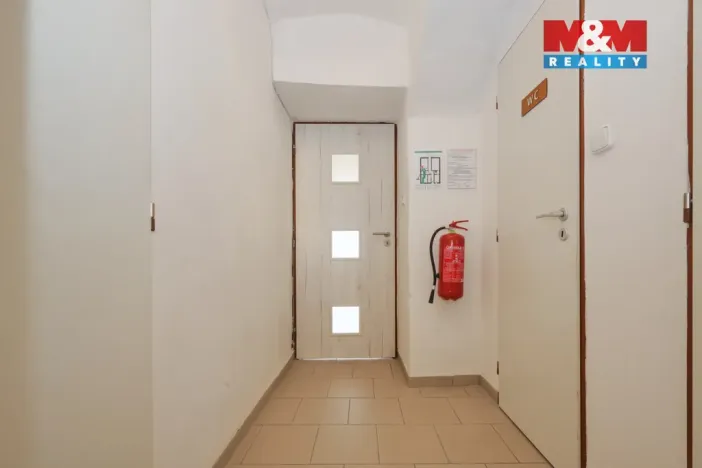 Pronájem obchodního prostoru, Polná, Sezimovo náměstí, 40 m2