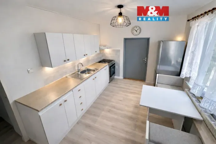 Prodej bytu 3+1, Dynín, 70 m2