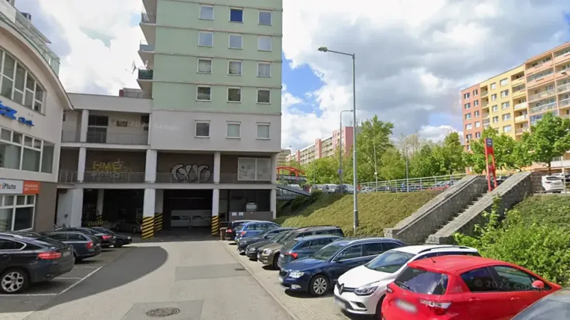 Pronájem garážového stání, Praha - Stodůlky, Sluneční náměstí, 15 m2