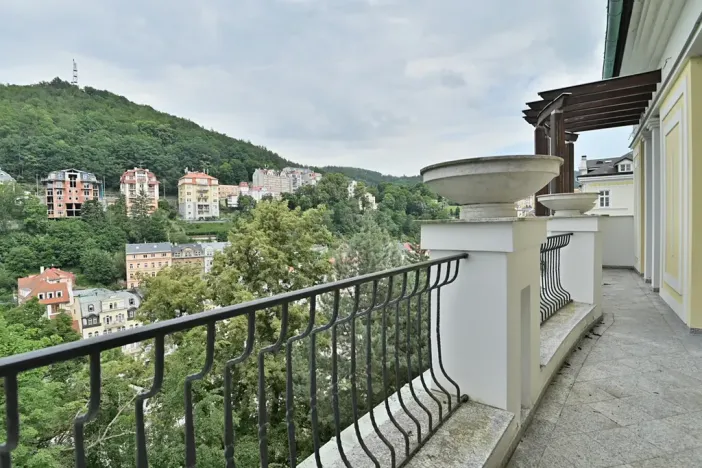 Prodej bytu 6+kk a větší, Karlovy Vary, Zámecký vrch, 225 m2