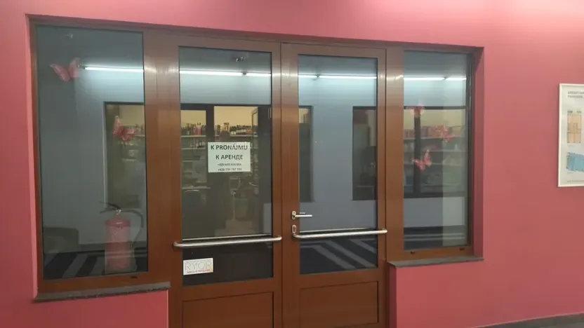 Prodej obchodního prostoru, Karlovy Vary, Divadelní náměstí, 30 m2