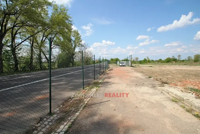 Pronájem komerčního pozemku, Hevlín, 16559 m2