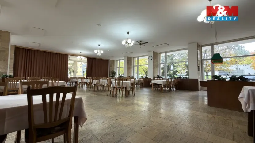 Prodej restaurace, Olomouc - Neředín, Politických vězňů, 730 m2