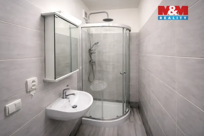 Pronájem bytu 1+kk, Praha - Záběhlice, Hvozdíková, 28 m2