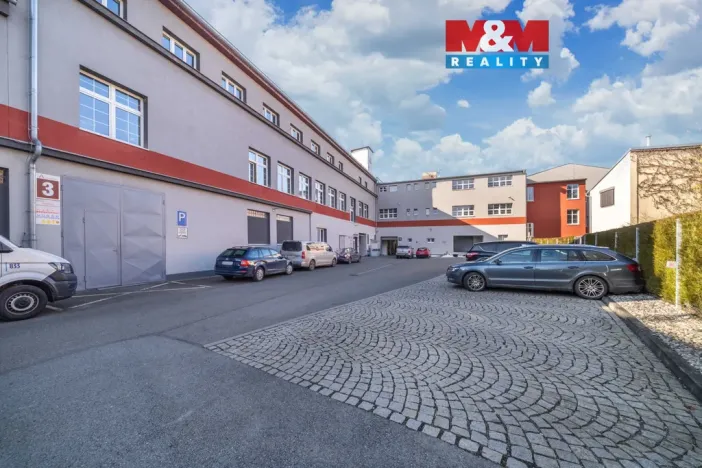 Pronájem kanceláře, Plzeň - Božkov, Božkovské náměstí, 467 m2