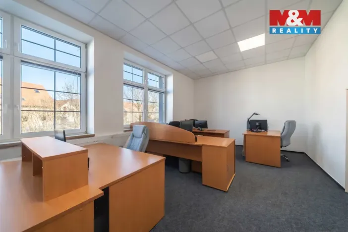 Pronájem kanceláře, Plzeň - Božkov, Božkovské náměstí, 467 m2
