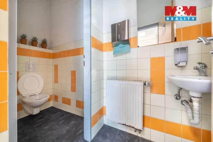 Pronájem kanceláře, Plzeň - Božkov, Božkovské náměstí, 172 m2