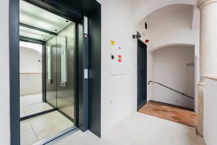 Pronájem bytu 2+kk, Praha - Malá Strana, Vlašská, 94 m2