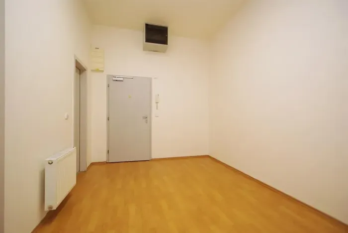 Pronájem kanceláře, Praha - Smíchov, Štefánikova, 70 m2