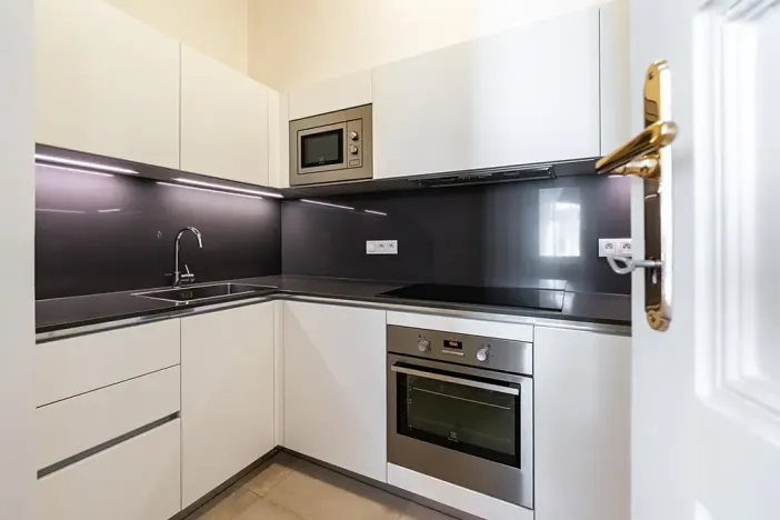 Pronájem bytu 3+1, Praha - Nové Město, Bolzanova, 93 m2