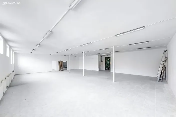 Prodej výrobních prostor, Kladno, Huťská, 1000 m2