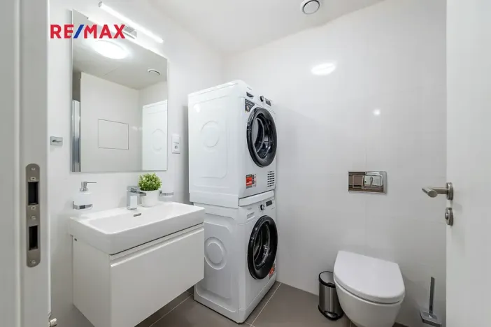 Pronájem bytu 1+kk, Praha - Hloubětín, Poděbradská, 33 m2