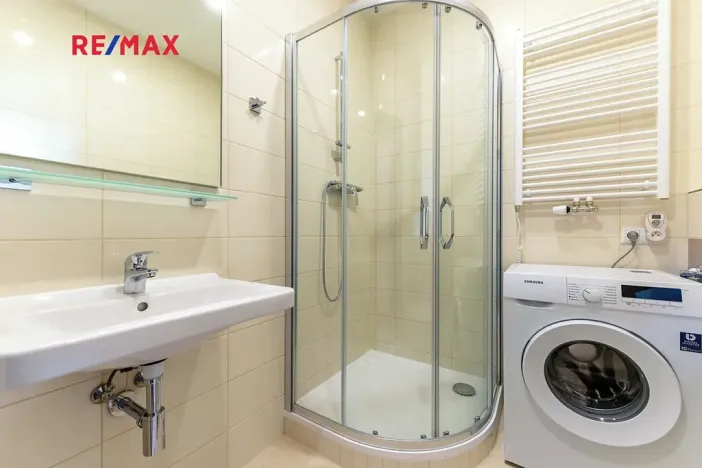 Pronájem bytu 1+kk, Praha - Libeň, náměstí Dr. Václava Holého, 27 m2