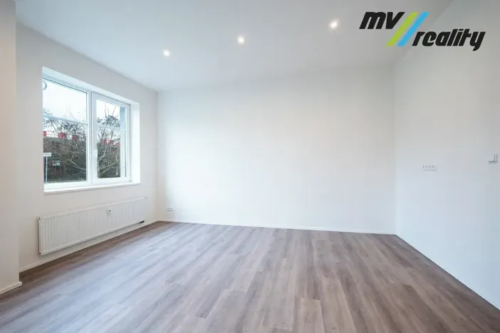 Prodej bytu 2+1, Milovice, Topolová, 66 m2