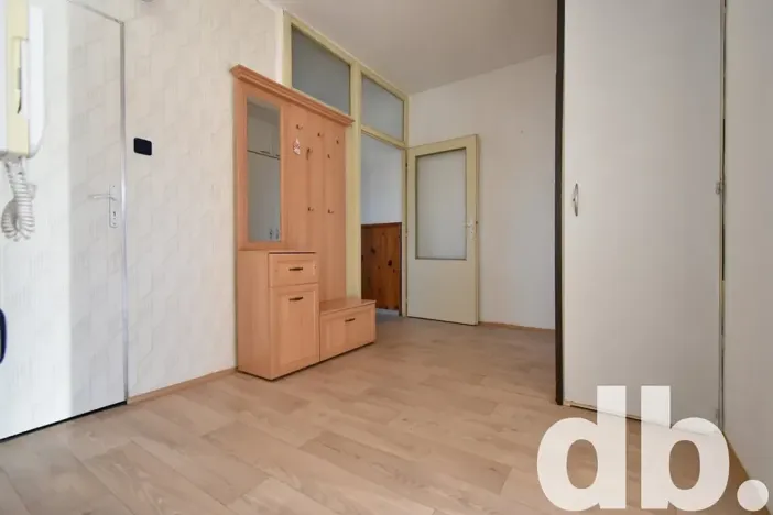 Pronájem bytu 2+1, Karlovy Vary, Závodu míru, 60 m2