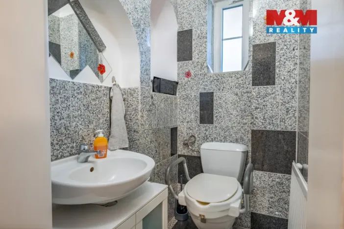 Prodej rodinného domu, Hajany, 285 m2