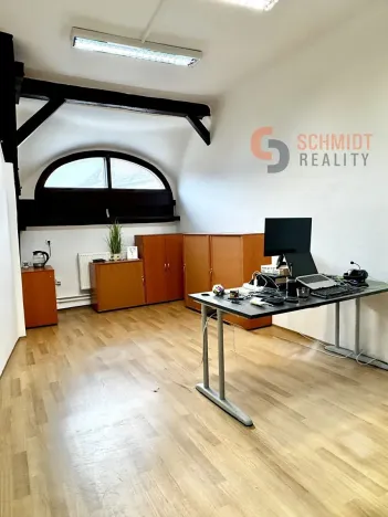 Pronájem kanceláře, Mikulov, Kostelní nám., 36 m2