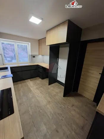 Pronájem bytu 3+1, Kolín, Kpt. Jaroše, 95 m2