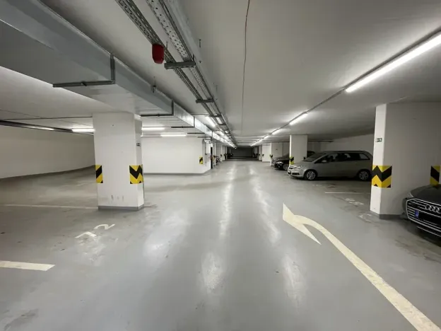 Pronájem garážového stání, Praha - Libeň, V mezihoří, 20 m2