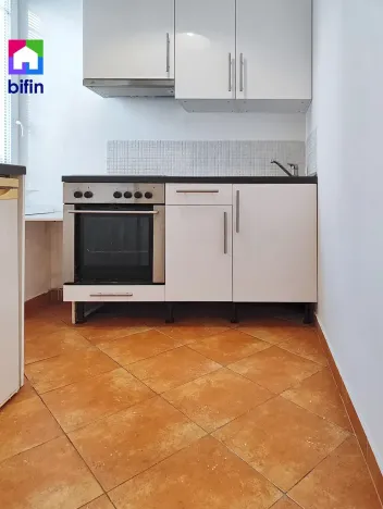 Pronájem bytu 1+kk, Praha - Košíře, Plzeňská, 34 m2