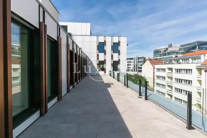 Pronájem kanceláře, Praha - Nusle, Lomnického, 208 m2