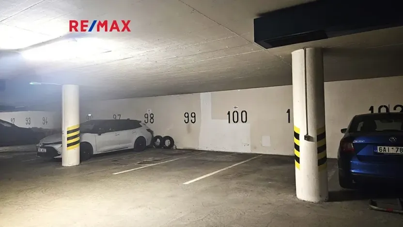 Pronájem garážového stání, Praha - Stodůlky, Volutová, 13 m2