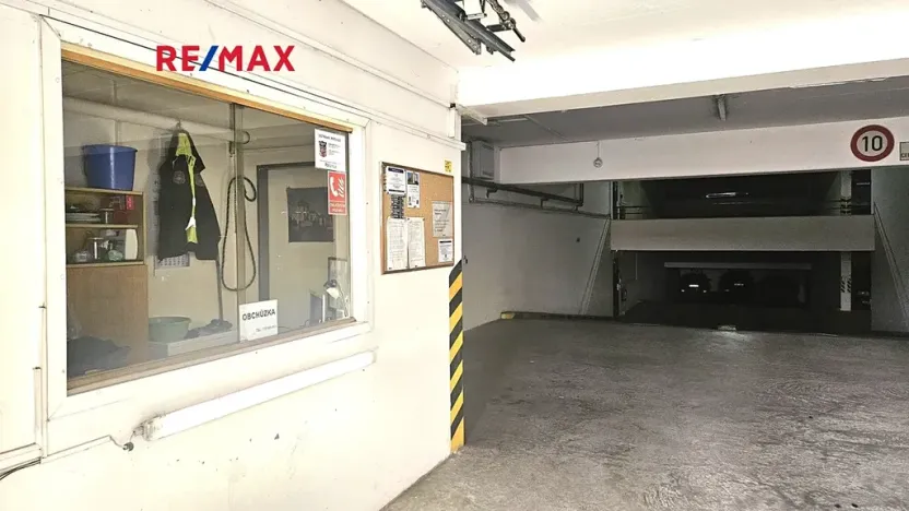 Pronájem garážového stání, Praha - Stodůlky, Volutová, 13 m2