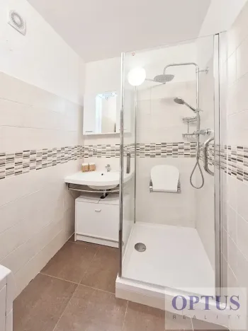 Pronájem bytu 4+1, Praha - Kobylisy, Chabařovická, 97 m2