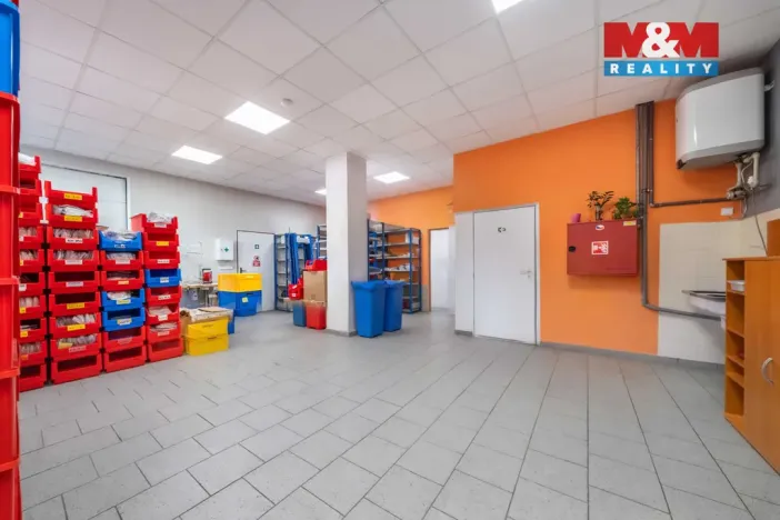 Pronájem kanceláře, Plzeň, Božkovské náměstí, 1021 m2