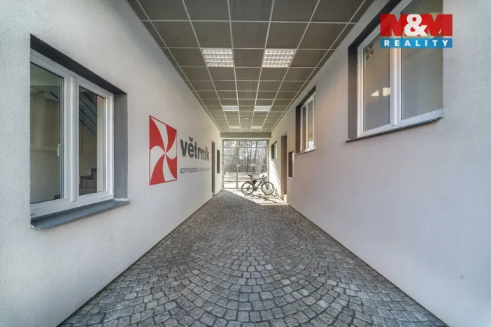 Pronájem kanceláře, Plzeň, Božkovské náměstí, 1021 m2