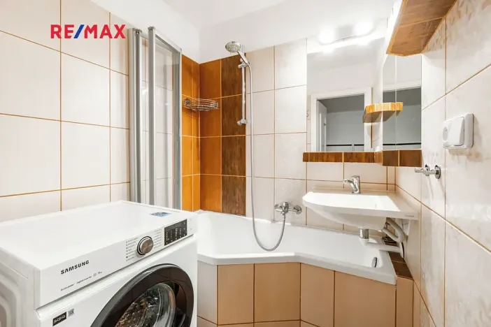 Pronájem bytu 3+kk, Praha - Karlín, Nekvasilova, 55 m2