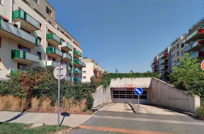 Pronájem garážového stání, Praha - Modřany, Soukalova, 15 m2