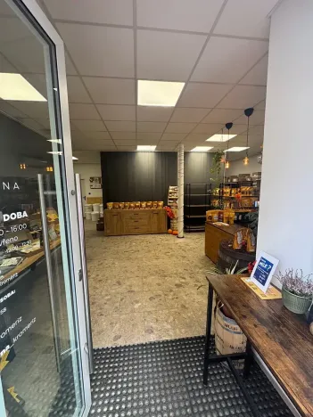 Pronájem obchodního prostoru, Hulín, nám. Míru, 141 m2